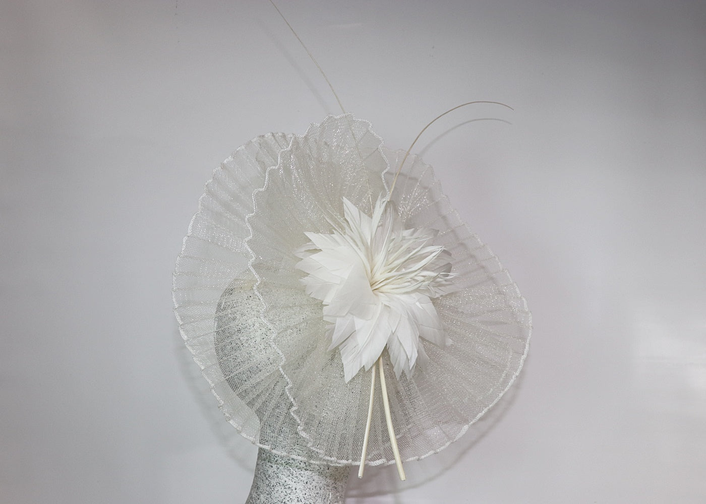 Fascinator - creme Plissee - Hutmanufaktur Hanni-Modelle