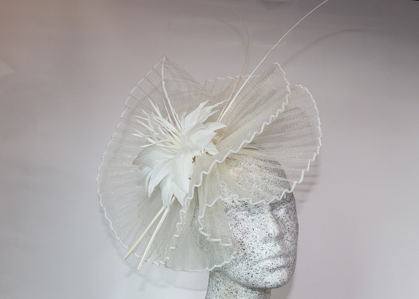 Fascinator - creme Plissee - Hutmanufaktur Hanni-Modelle