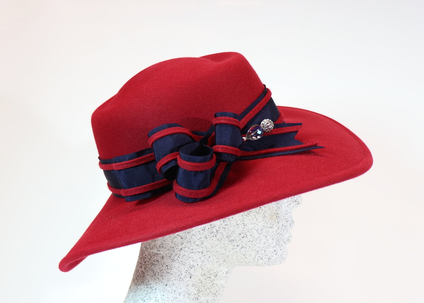 rot Filzhut mit blau Ripsband - Hutmanufaktur Hanni-Modelle