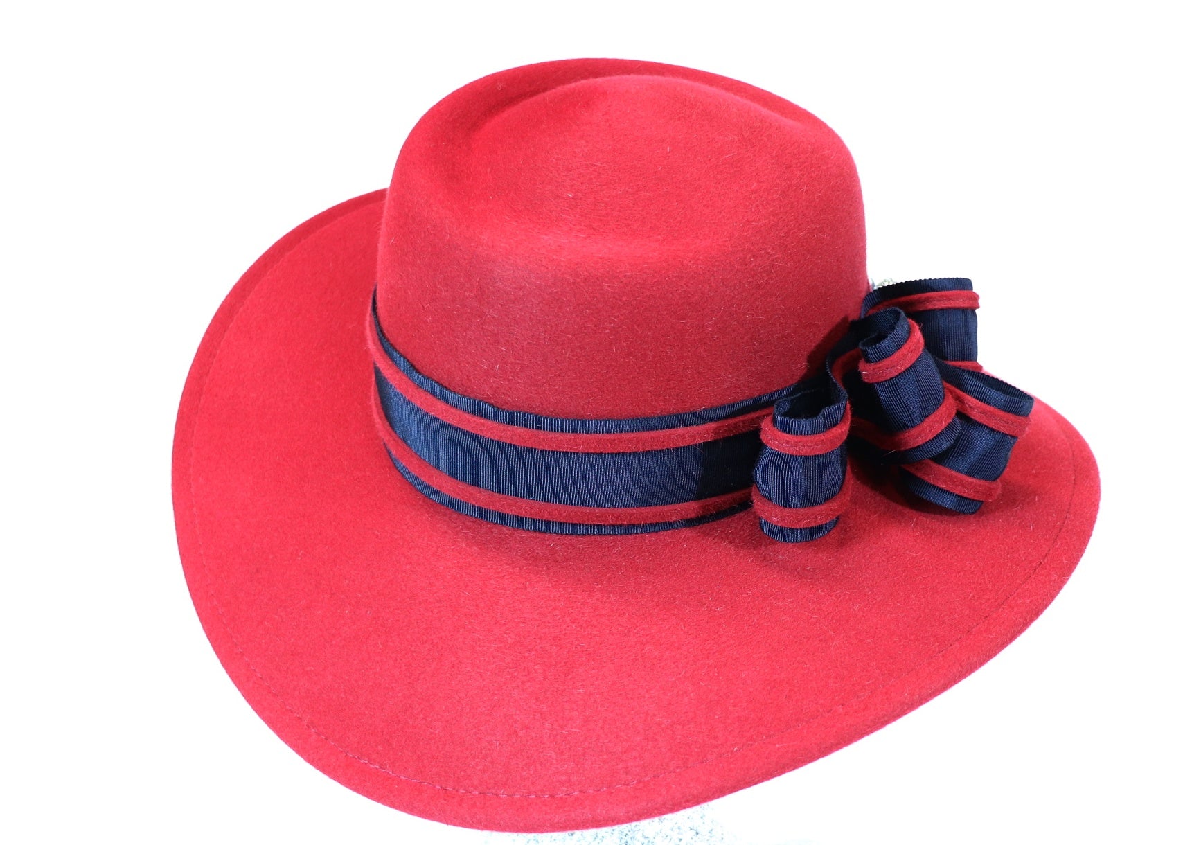 rot Filzhut mit blau Ripsband - Hutmanufaktur Hanni-Modelle