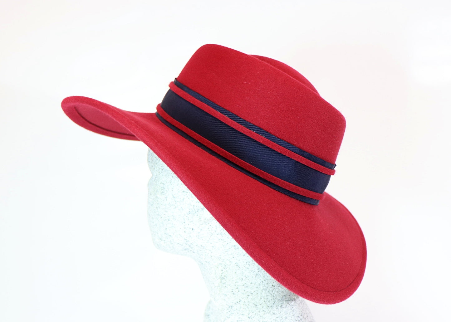 rot Filzhut mit blau Ripsband - Hutmanufaktur Hanni-Modelle