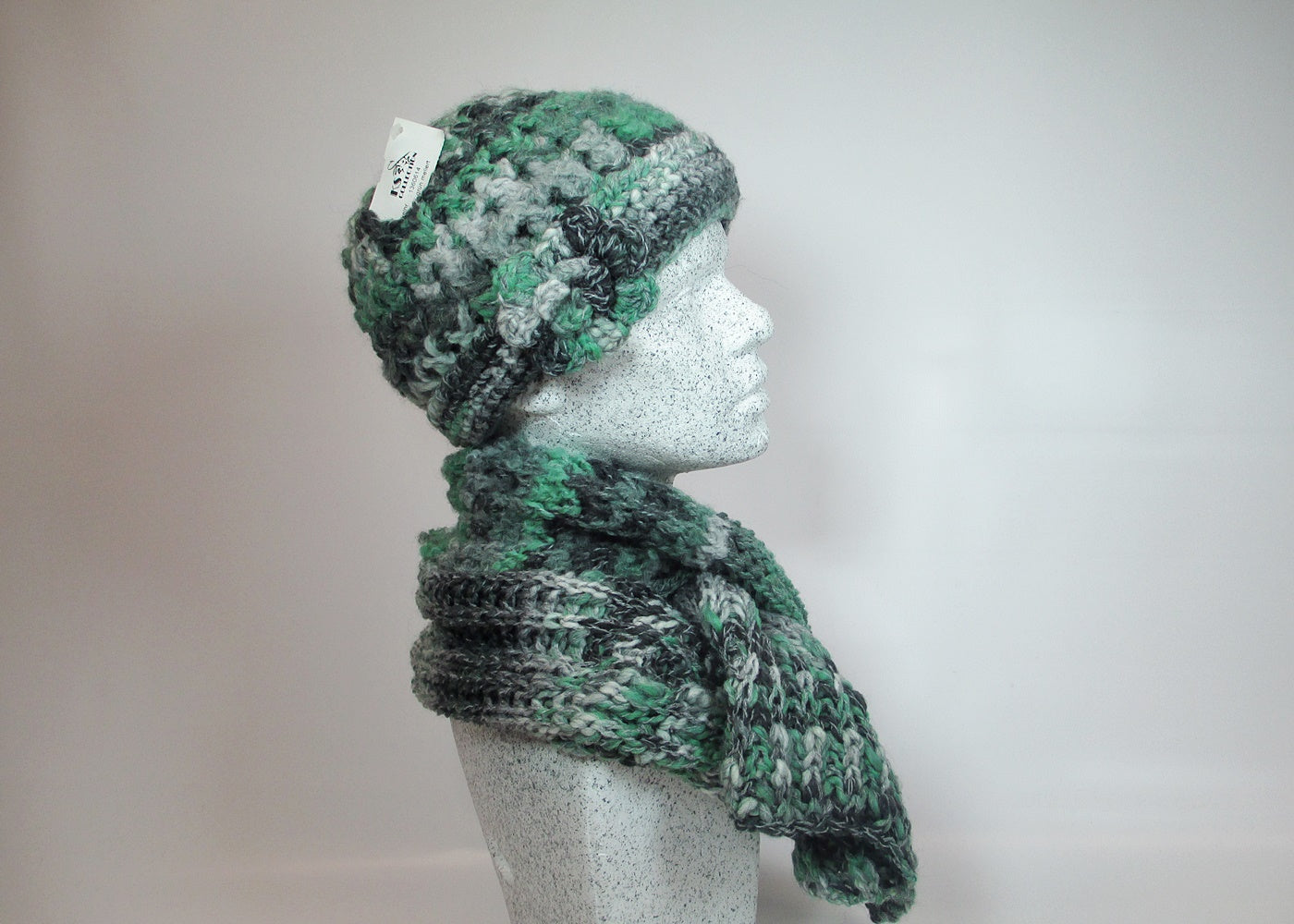 Strickgarnitur - modische Mütze mit Schal - Hutmanufaktur Hanni-Modelle