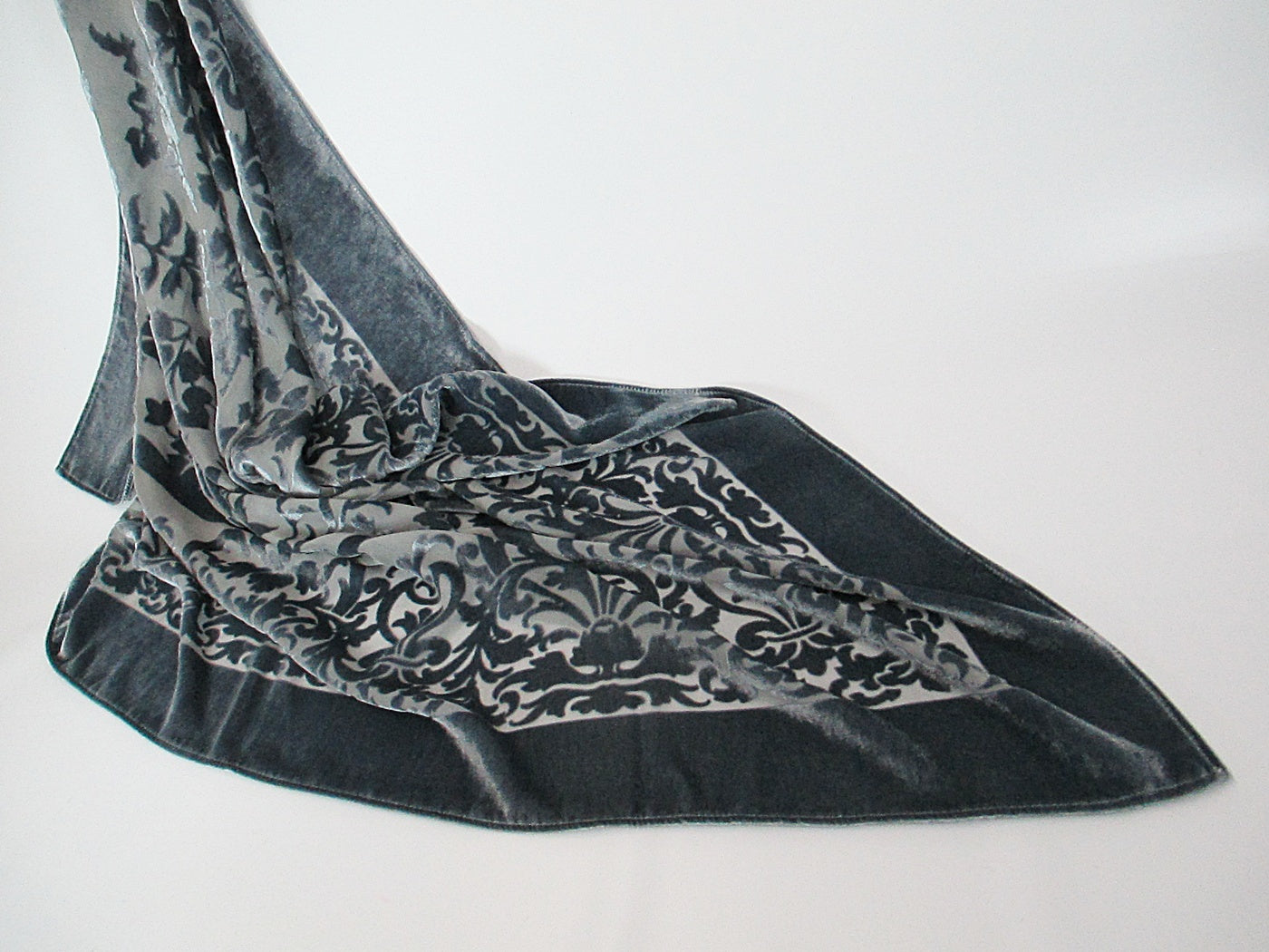 Tuch  Seidenausbrenner mit Ornamente - Hutmanufaktur Hanni-Modelle