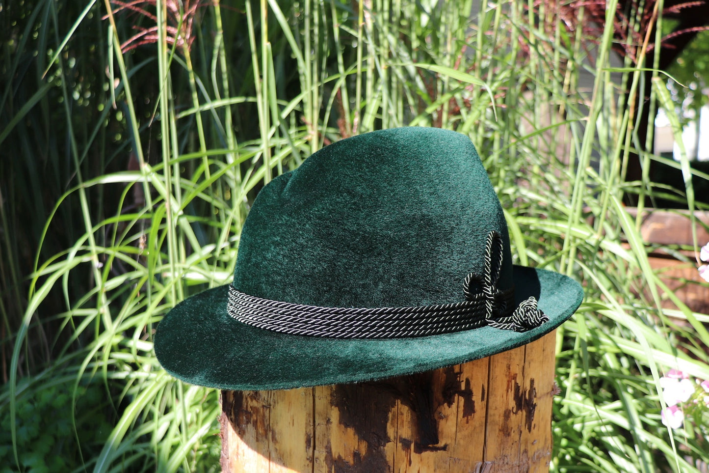 Traditional hat Alouis - green velour