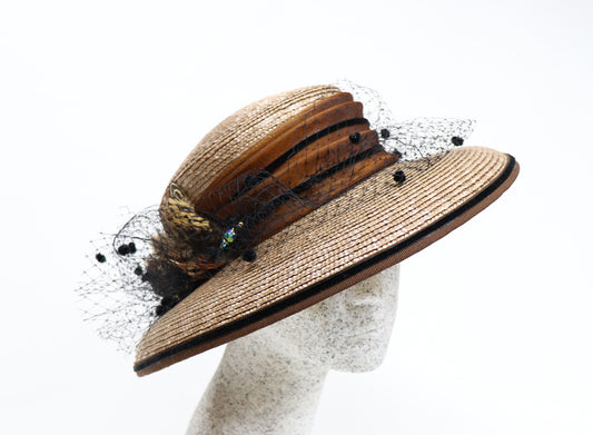 große Glocke - Bortenstroh mit Fasan - Hutmanufaktur Hanni-Modelle