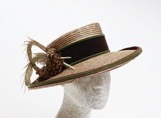 Bortenstrohhut caramel mit Fasanenfedern - Hutmanufaktur Hanni-Modelle
