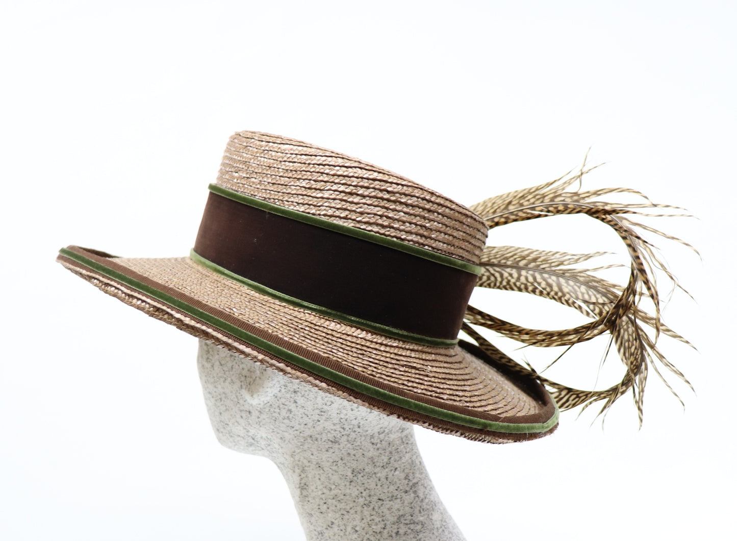 Bortenstrohhut caramel mit Fasanenfedern - Hutmanufaktur Hanni-Modelle