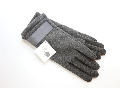 Ladies fabric gloves with knobs
