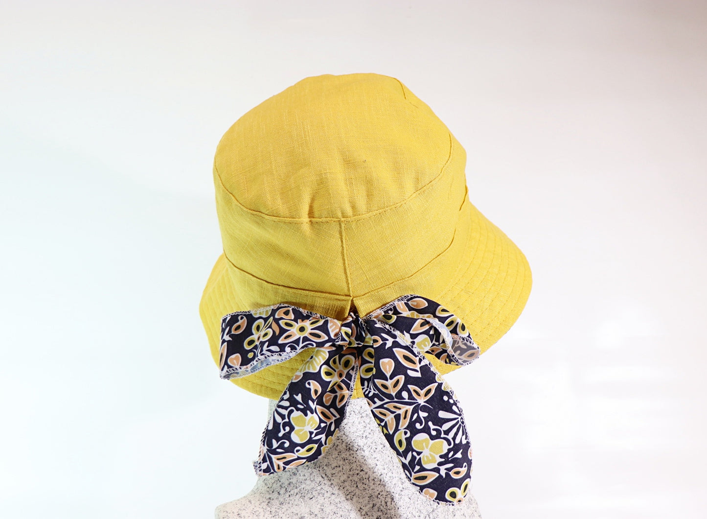 Ladies linen hat with bow