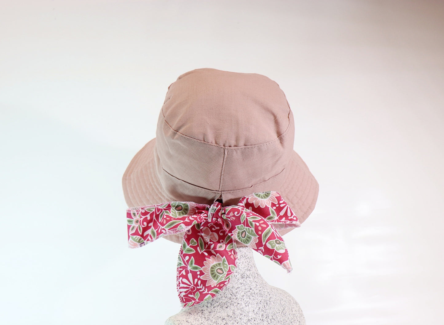 Ladies linen hat with bow