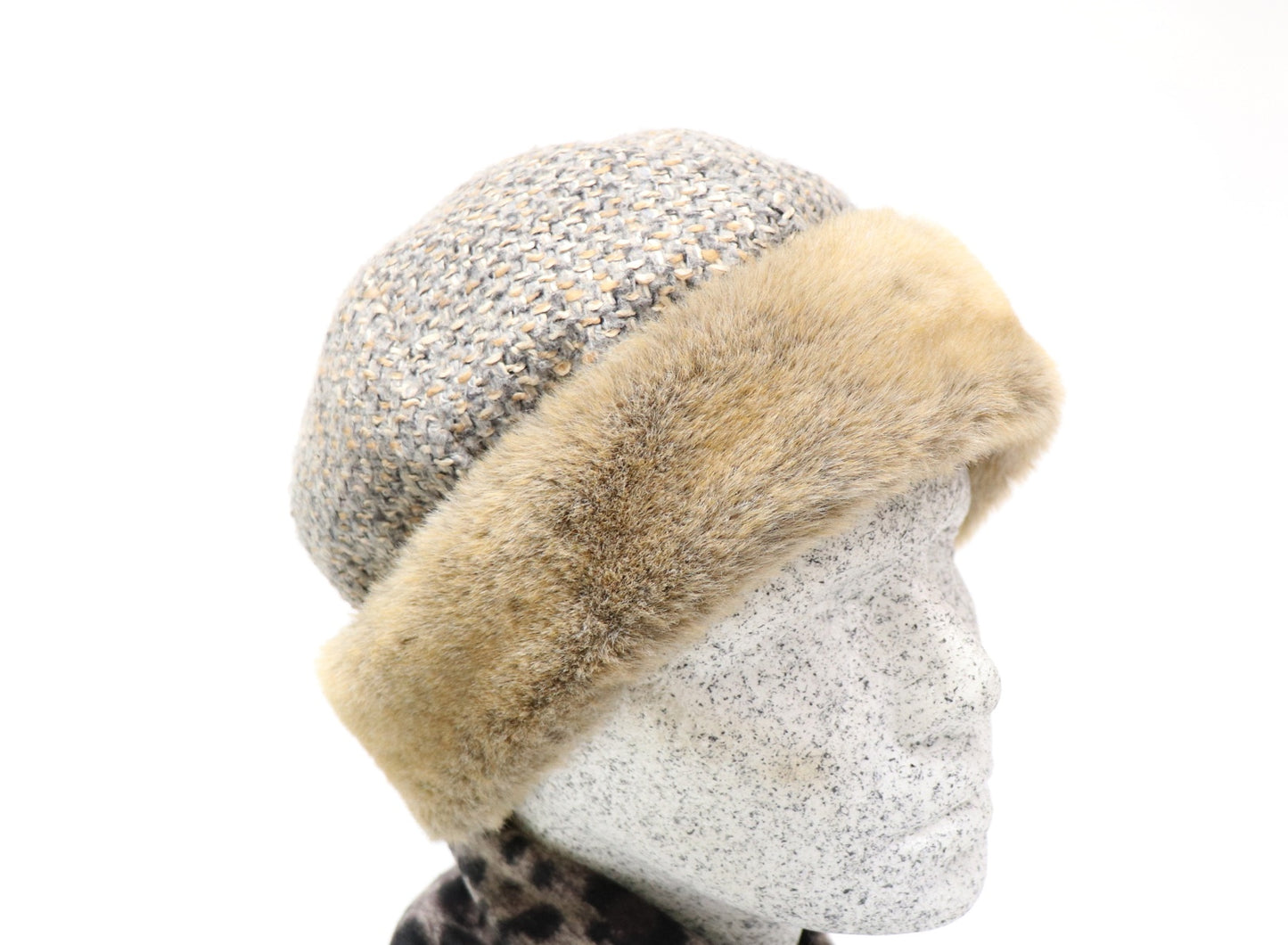 Mütze mit Webpelzrand