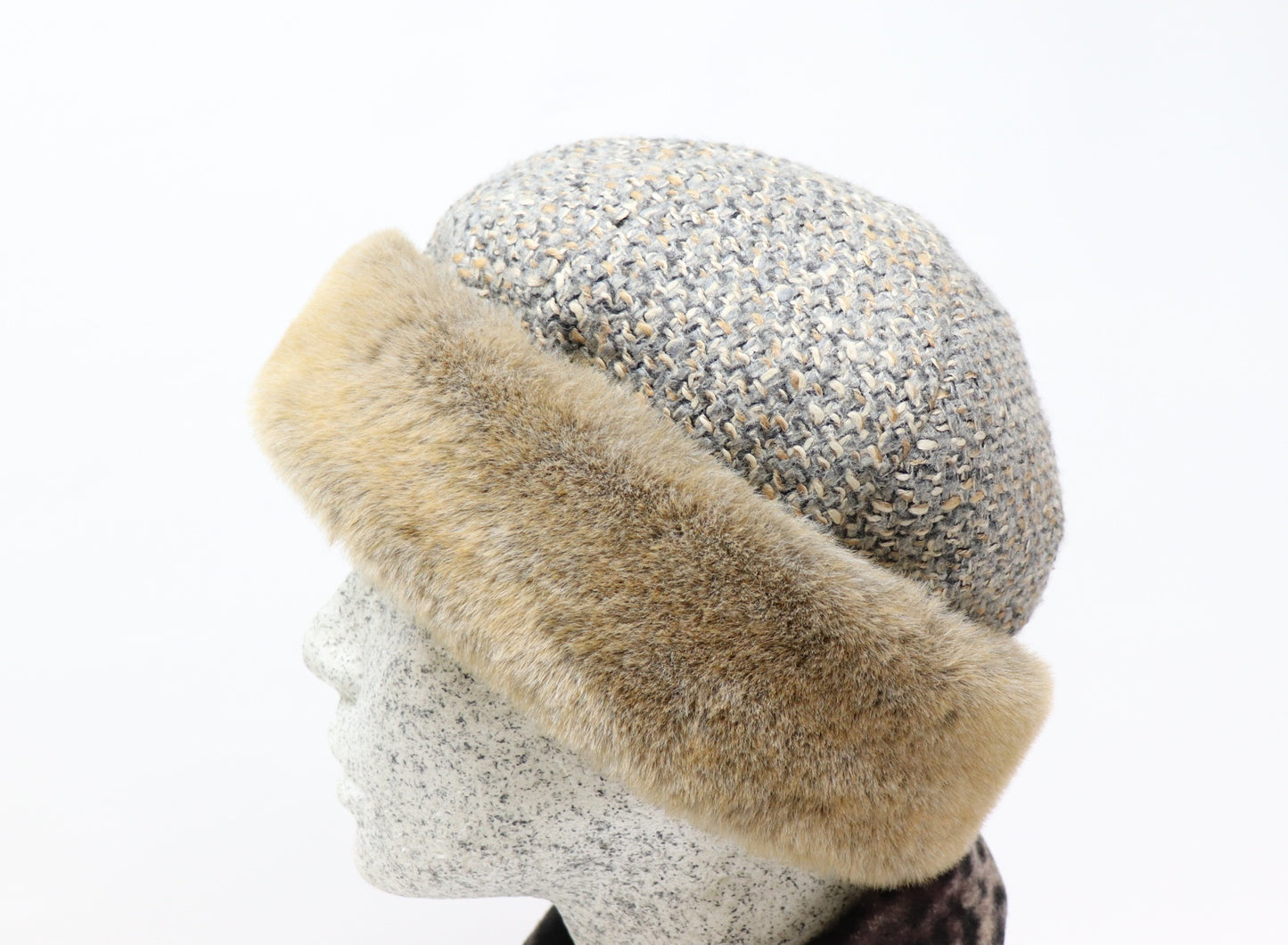Mütze mit Webpelzrand