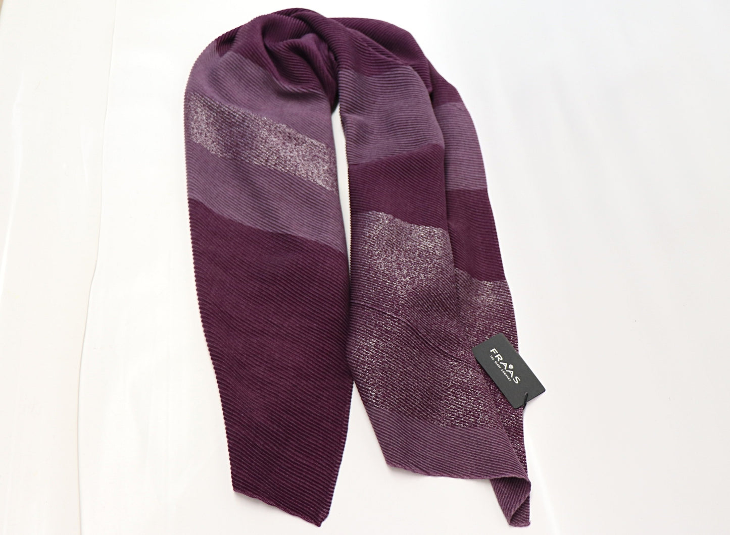 Pleated scarf with lurex