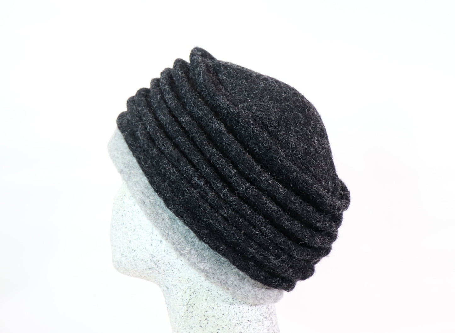 Wool toque with piping