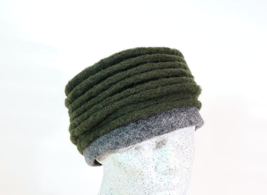 Wool toque with piping