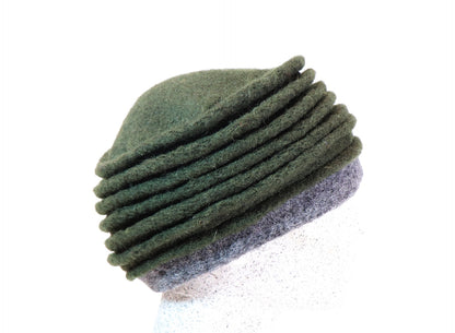 Wool toque with piping