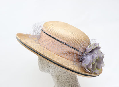eleganter Sisol Strohhut mit Rosen