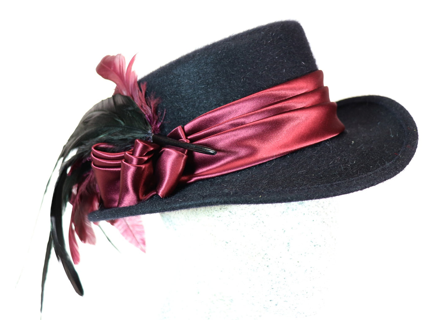 Traditional hat dark blue with wine red
