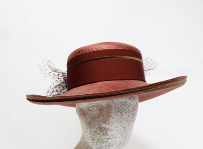 eleganter Sisol Strohhut mit Rosen
