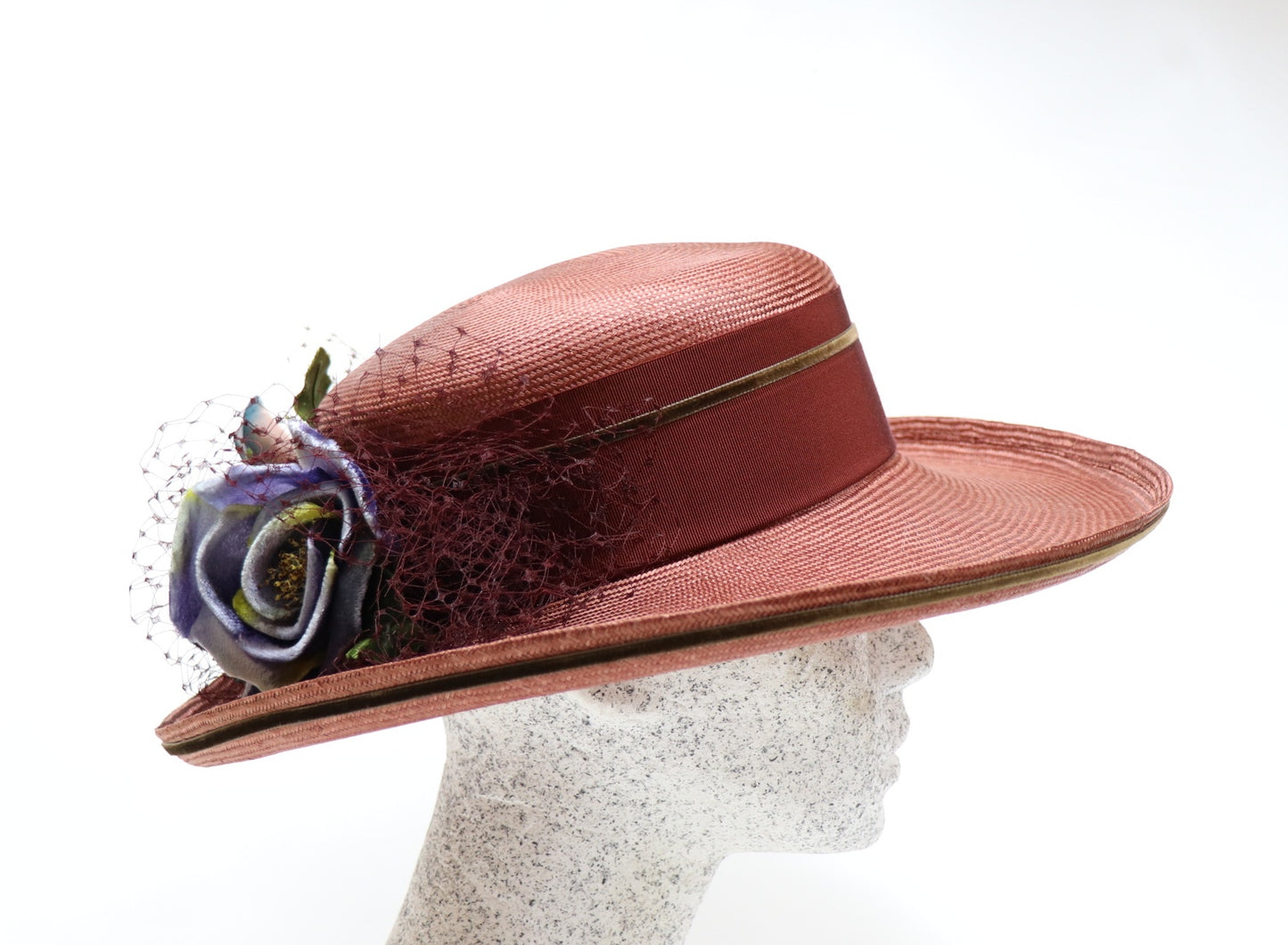 eleganter Sisol Strohhut mit Rosen