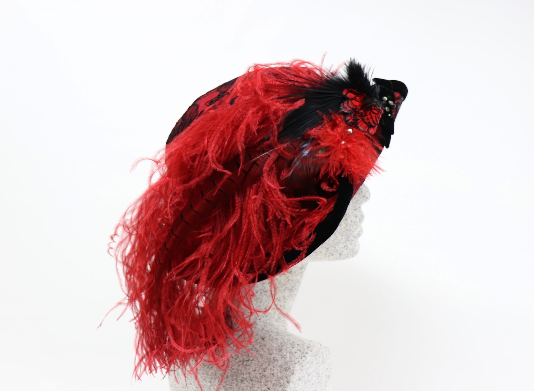 roter Aufschlaghut mit schwarzer Spitze - Hutmanufaktur Hanni-Modelle