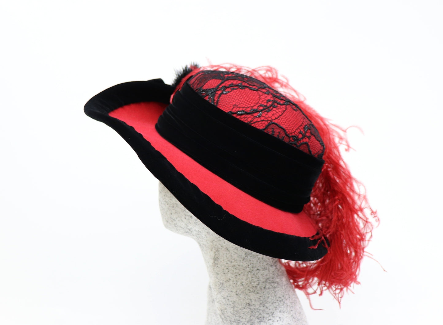 roter Aufschlaghut mit schwarzer Spitze - Hutmanufaktur Hanni-Modelle