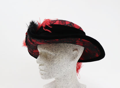 roter Aufschlaghut mit schwarzer Spitze - Hutmanufaktur Hanni-Modelle