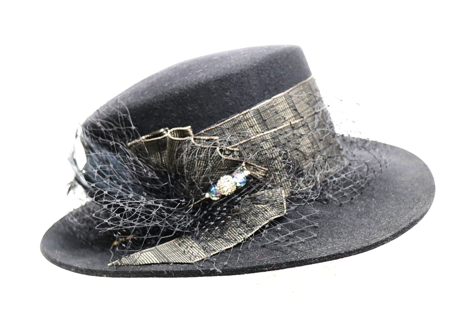 klassischer schwarzer Filzhut mit Schleier