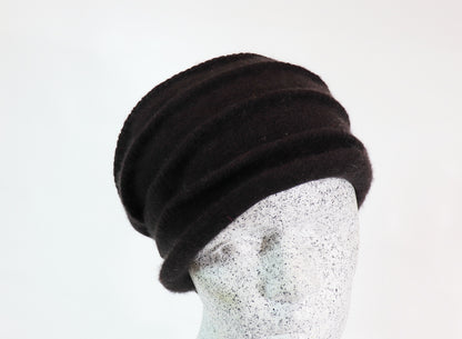 Pintuck hat with bobble