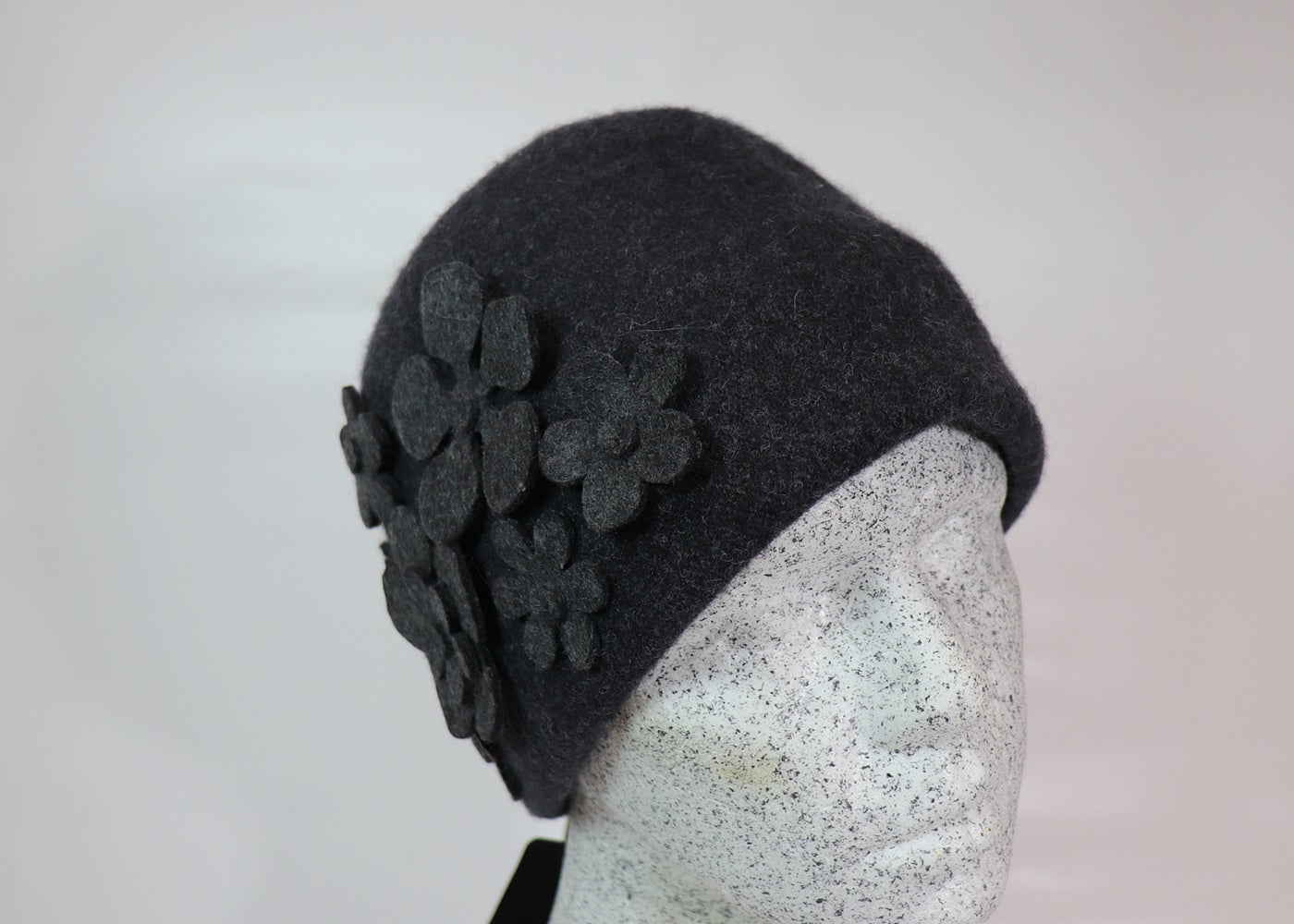 Wool beanie with felt flowers