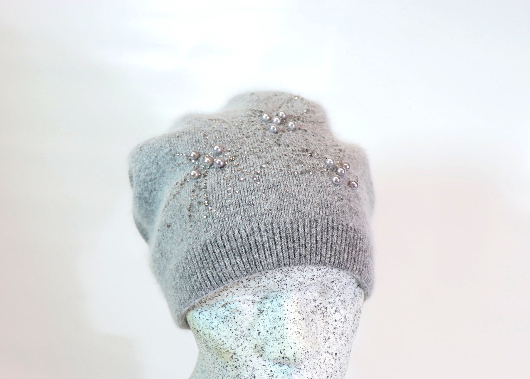 Angora Beanie mit Perlen - Hutmanufaktur Hanni-Modelle