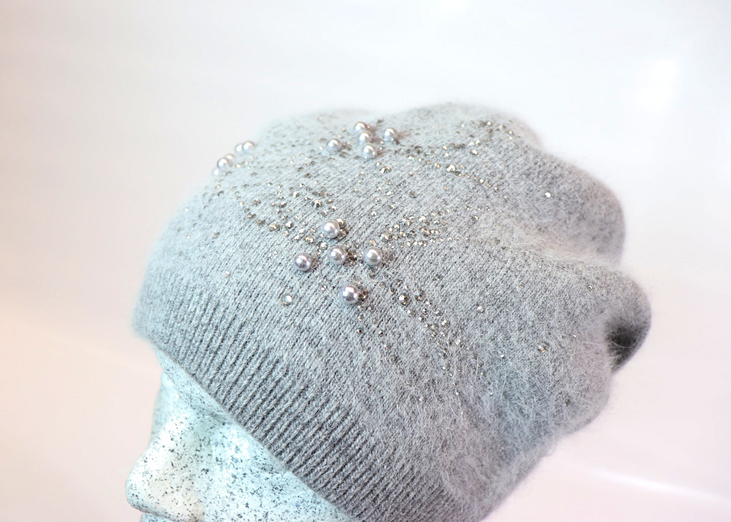 Angora Beanie mit Perlen - Hutmanufaktur Hanni-Modelle